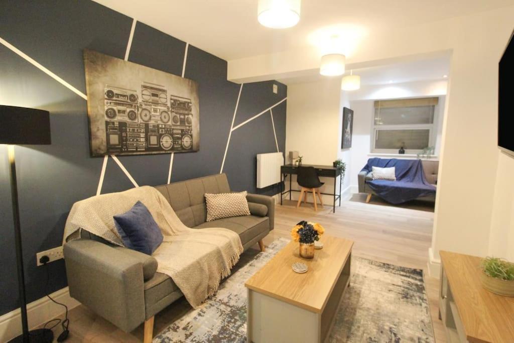 Spacious 1 Bed Apartment 1 Minute Walk From Square 노팅엄 외부 사진