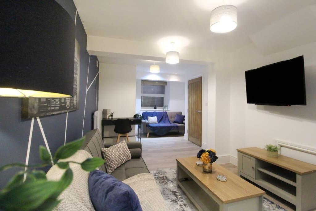 Spacious 1 Bed Apartment 1 Minute Walk From Square 노팅엄 외부 사진
