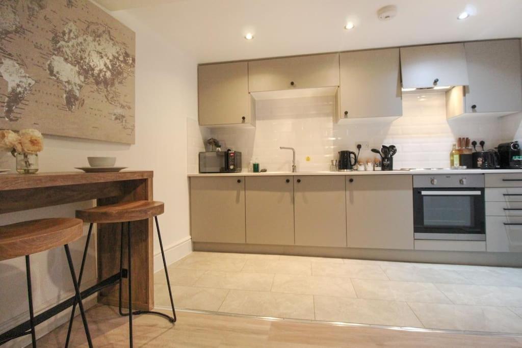 Spacious 1 Bed Apartment 1 Minute Walk From Square 노팅엄 외부 사진