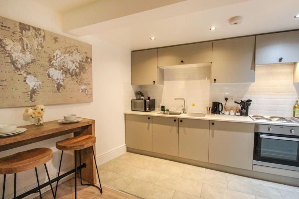 Spacious 1 Bed Apartment 1 Minute Walk From Square 노팅엄 외부 사진