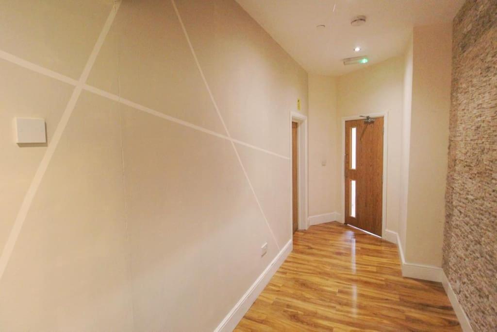 Spacious 1 Bed Apartment 1 Minute Walk From Square 노팅엄 외부 사진
